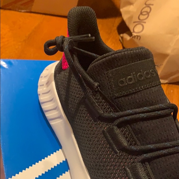 NEW Adidas Wmns Tubular Dusk Sneaker - Picture 2 of 6